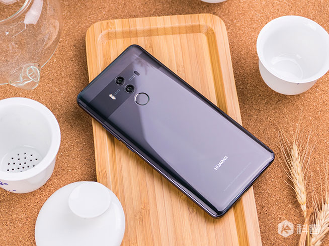 科客晚報(bào)：果粉吐槽庫克iPhone X假現(xiàn)貨，Q3國內(nèi)手機(jī)出貨華為第一