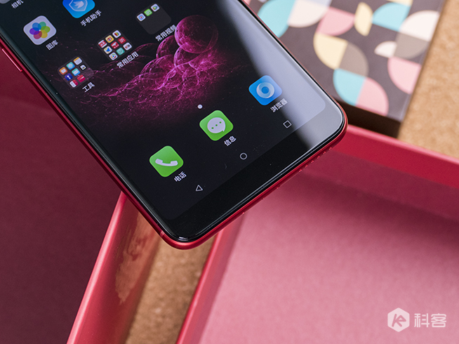 糖果SOAP R11圖賞：開(kāi)啟千元級(jí)全面屏智能手機(jī)時(shí)代