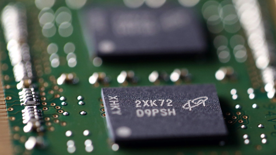 內存裝系統(tǒng)終于可行！鎂光獨創(chuàng)自帶64GB閃存的內存條