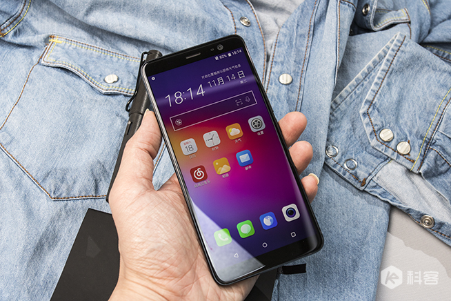 HTC U11+圖賞：全面屏+玻璃鏡面后蓋，高顏值新旗艦