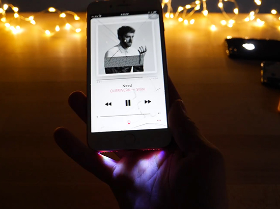 如何讓真iPhone 7 Plus變山寨機(jī)？在揚(yáng)聲器里加套LED跑馬燈啊