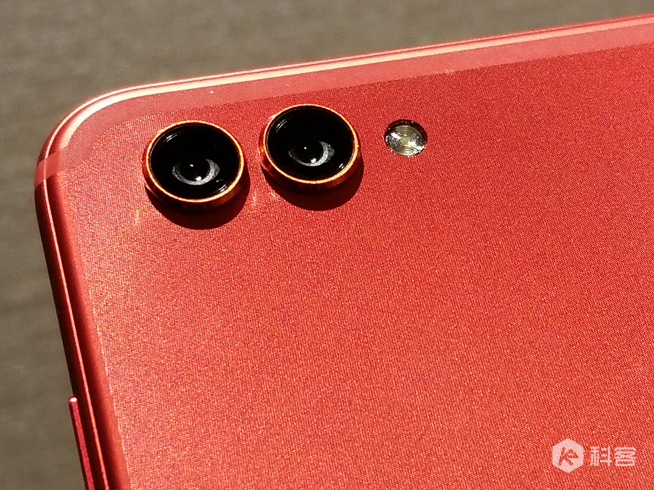 AI不釋手的體驗(yàn)！麒麟970全面屏旗艦榮耀V10評(píng)測(cè)