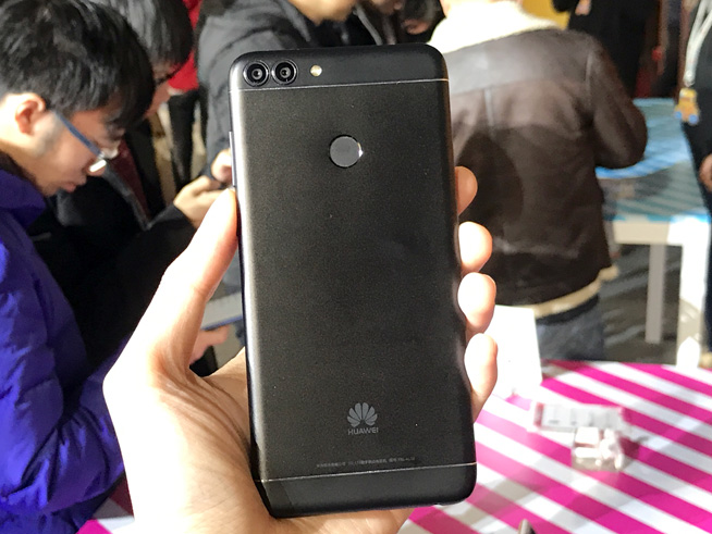 全面屏雙攝安卓8.0都有！華為暢享7S發(fā)布1499元起