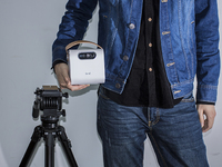 天貓魔屏使用評測：高Bigger年貨！能隨身攜帶的電影院