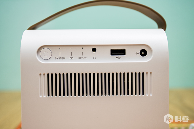 天貓魔屏使用評(píng)測(cè)：高Bigger年貨！能隨身攜帶的電影院