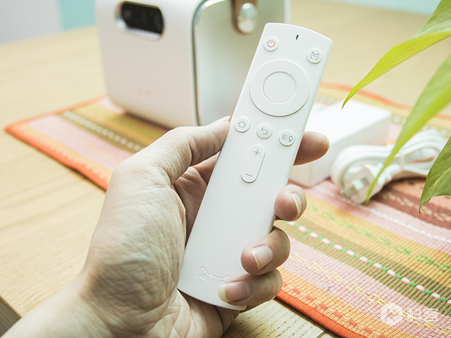 天貓魔屏使用評(píng)測(cè)：高Bigger年貨！能隨身攜帶的電影院