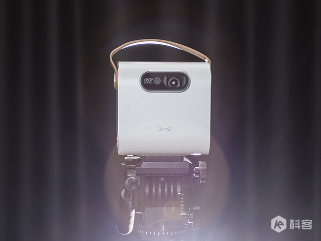 天貓魔屏使用評(píng)測(cè)：高Bigger年貨！能隨身攜帶的電影院