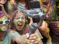 大疆靈眸OSMO手機(jī)云臺(tái)2發(fā)布：續(xù)航翻倍，價(jià)格減半太良心！