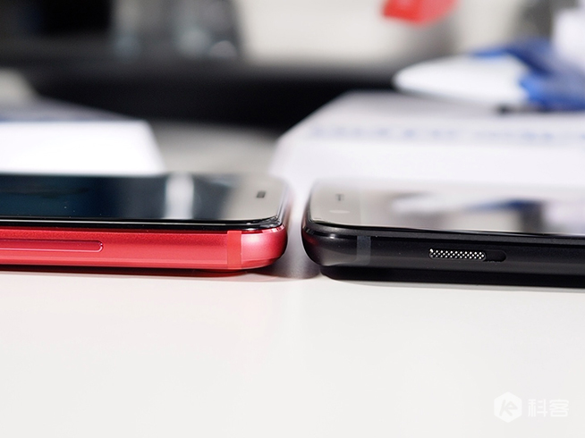 榮耀V10對(duì)比一加5T：同為全面屏但色彩差別原來這么大