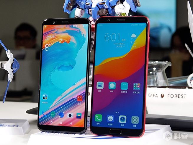 榮耀V10對(duì)比一加5T：同為全面屏但色彩差別原來這么大