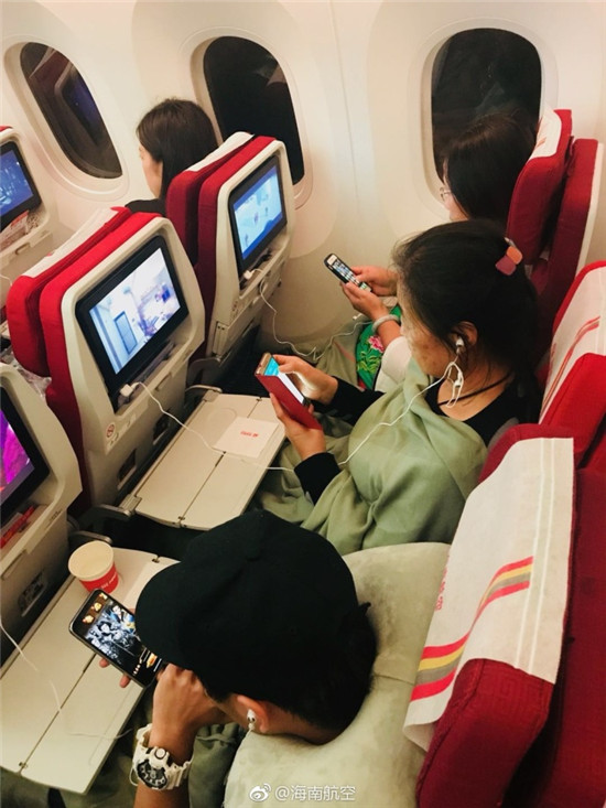 想要在飛機(jī)上愉快玩手機(jī)？或許這些你得先清楚