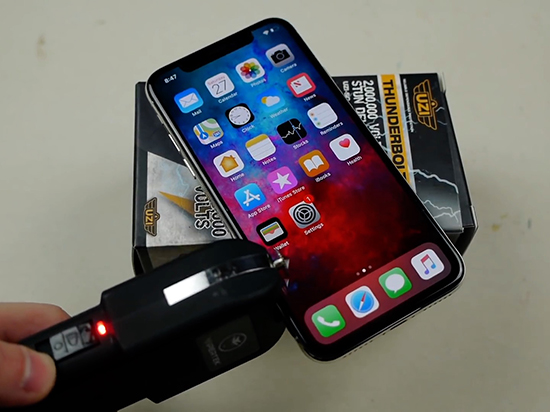 最強(qiáng)無線充電測試：電擊的iPhone X真的能被充電嗎？