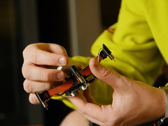 肯德基KFO無(wú)人機(jī)體驗(yàn)：吊得起炸雞塊送得了戒指