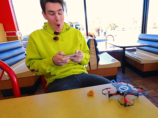 肯德基KFO無(wú)人機(jī)體驗(yàn)：吊得起炸雞塊送得了戒指