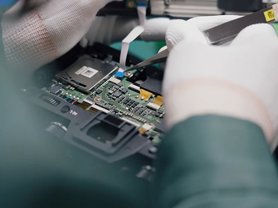 富士日本工廠探秘：XT-2微單相機、MK電影鏡頭是這樣生產的