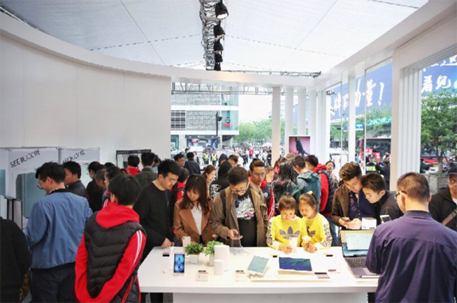 華為P20系列熱銷勢頭不減 極光色一機(jī)難求