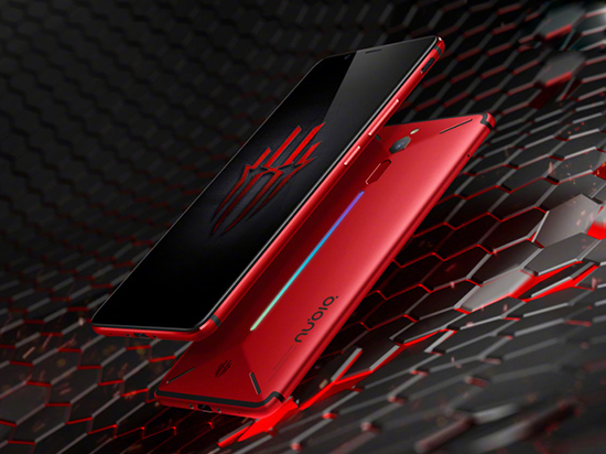 看膩了千篇一律的全面屏？或許這些游戲手機能幫你解毒