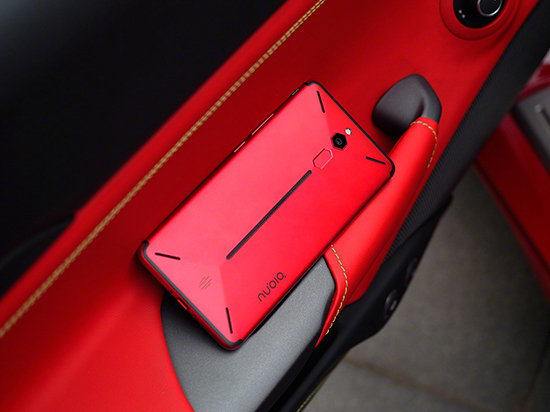 看膩了千篇一律的全面屏？或許這些游戲手機能幫你解毒