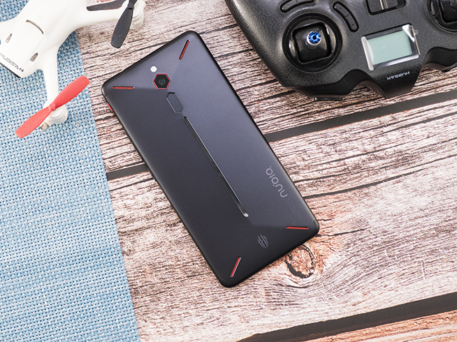 努比亞紅魔手機(jī)體驗(yàn)：高性能為游戲而來(lái) 還有高顏值機(jī)身