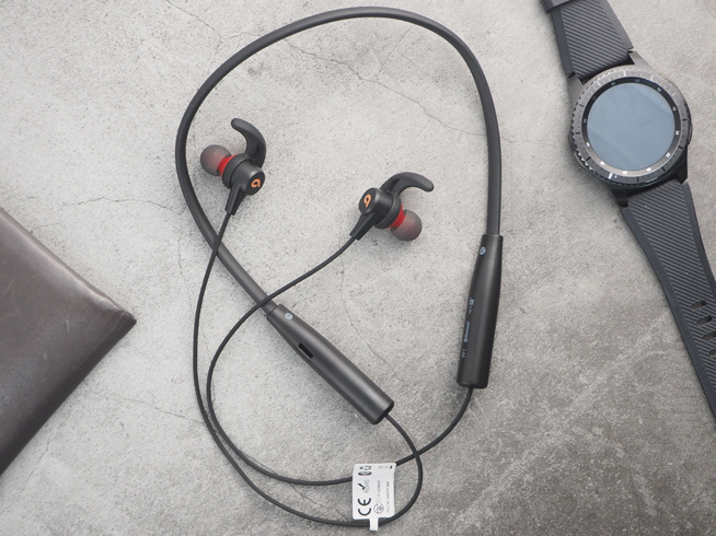 愛浪藍牙運動耳機W1體驗評測：讓人滿意的佩戴和續(xù)航表現(xiàn)