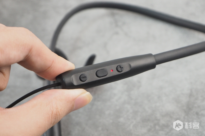 愛浪藍牙運動耳機W1體驗評測：讓人滿意的佩戴和續(xù)航表現(xiàn)