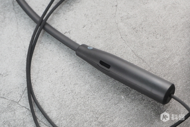 愛浪藍牙運動耳機W1體驗評測：讓人滿意的佩戴和續(xù)航表現(xiàn)