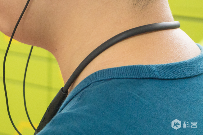 愛浪藍牙運動耳機W1體驗評測：讓人滿意的佩戴和續(xù)航表現(xiàn)