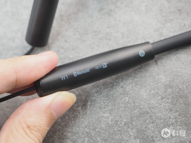 愛浪藍牙運動耳機W1體驗評測：讓人滿意的佩戴和續(xù)航表現(xiàn)