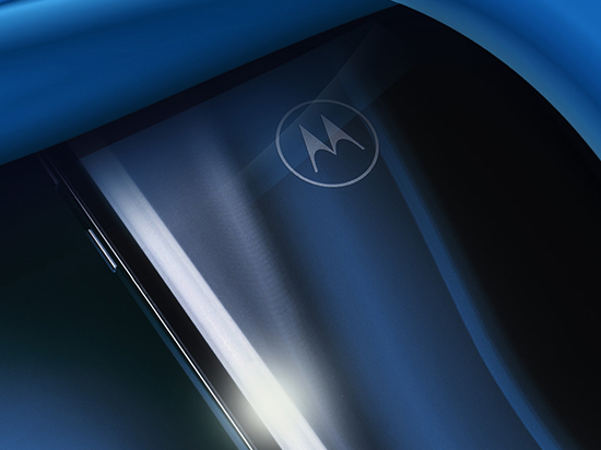 終于跟上隊(duì)伍了？摩托羅拉新機(jī)曝光：齊劉海全面屏