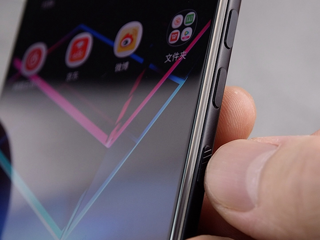 HTC U12+體驗(yàn)：手感一般拍照效果不錯(cuò)可惜定價(jià)太自信