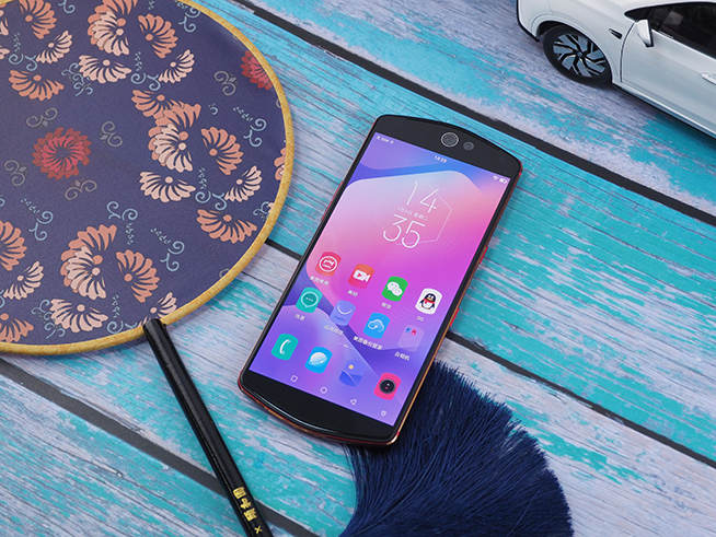 美圖T9開(kāi)箱體驗(yàn): 手機(jī)性能提升 拍照功能更豐富