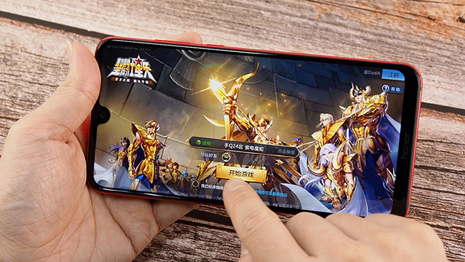 榮耀8X Max上手：7.12英寸屏幕配驍龍660 游戲體驗不一樣