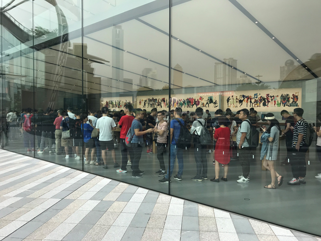 iPhone XS/XS Max開售：現(xiàn)貨破發(fā) 黃牛沒肉吃