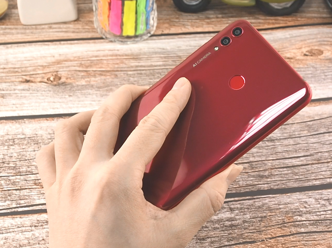 榮耀8X Max體驗(yàn)評(píng)測(cè)：巨屏大有作為 名副其實(shí)的隨身影院