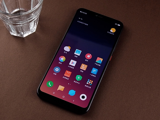 小米8屏幕指紋版體驗:高顏值 壓感屏幕指紋解鎖速度又快又準(zhǔn)