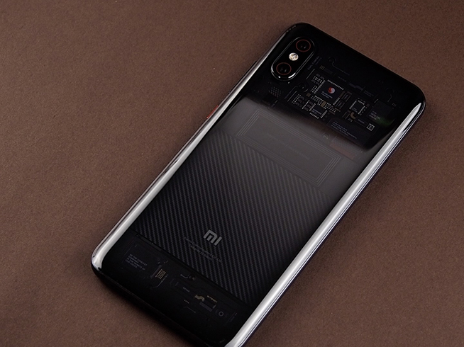 小米8屏幕指紋版體驗:高顏值 壓感屏幕指紋解鎖速度又快又準(zhǔn)