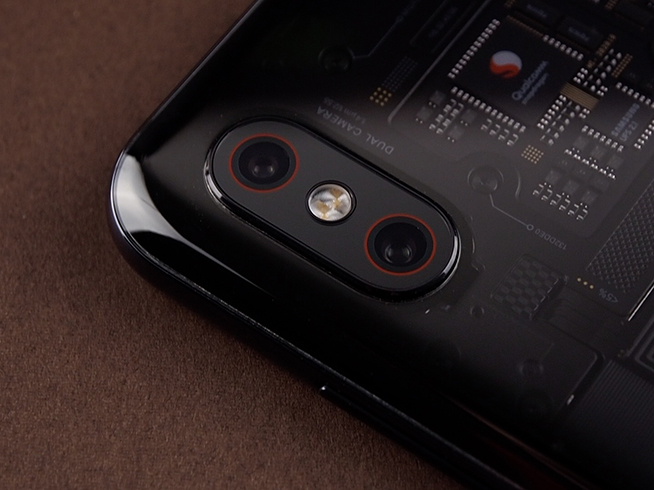 小米8屏幕指紋版體驗:高顏值 壓感屏幕指紋解鎖速度又快又準(zhǔn)