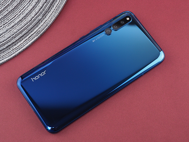 榮耀Magic2開箱體驗:屏內指紋超廣角三攝 還有停不下的滑屏