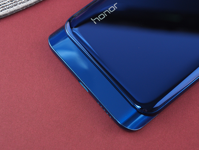 榮耀Magic2開箱體驗:屏內指紋超廣角三攝 還有停不下的滑屏