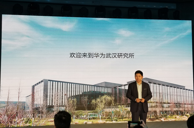 華為MateBook 13領(lǐng)銜發(fā)布：輕薄高性能 設(shè)計(jì)比蘋果更極致