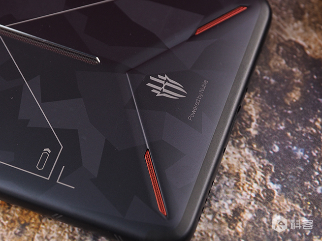 紅魔Mars電競手機評測：10G內(nèi)存+邊框觸控，像游戲機一樣