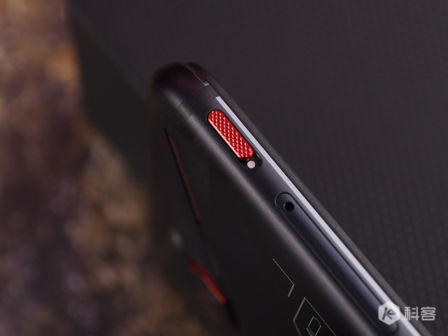 紅魔Mars電競手機評測：10G內(nèi)存+邊框觸控，像游戲機一樣