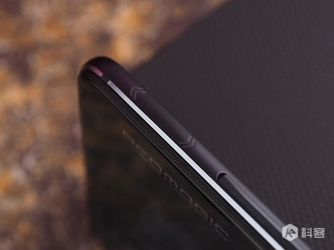 紅魔Mars電競手機評測：10G內(nèi)存+邊框觸控，像游戲機一樣