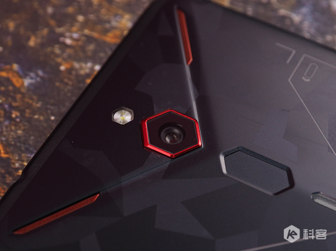 紅魔Mars電競手機評測：10G內(nèi)存+邊框觸控，像游戲機一樣