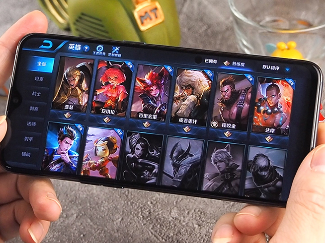 實(shí)測(cè)OPPO R17 Pro玩《王者榮耀》AR相機(jī):妲己姐姐能和你合影了