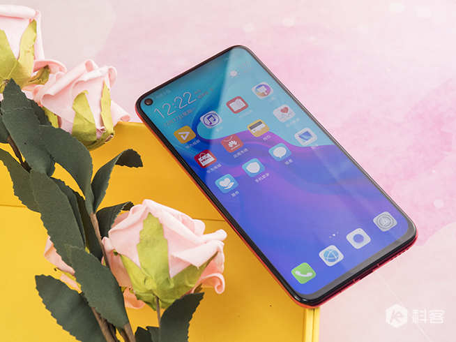華為nova4蜜語紅圖賞:極點全面屏91.8%屏占比 4800萬像素三攝