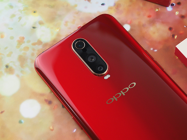OPPO R17 Pro新年版開(kāi)箱：祥云小金豬陪你迎新年