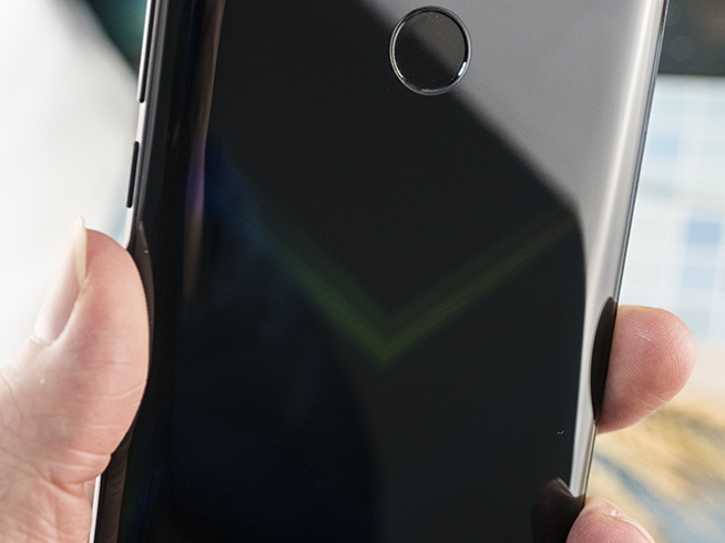 榮耀V20開箱體驗(yàn)：麒麟980“盲孔”全視屏4800萬(wàn)像素 表現(xiàn)強(qiáng)勢(shì)