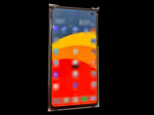 三星Galaxy S10真機(jī)曝光：更小開孔對標(biāo)華為 屏占比再創(chuàng)新高