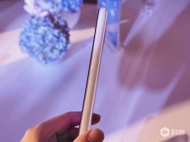 vivo APEX 2019上手圖賞：一體化設(shè)計感極強 按鍵開孔通通消失